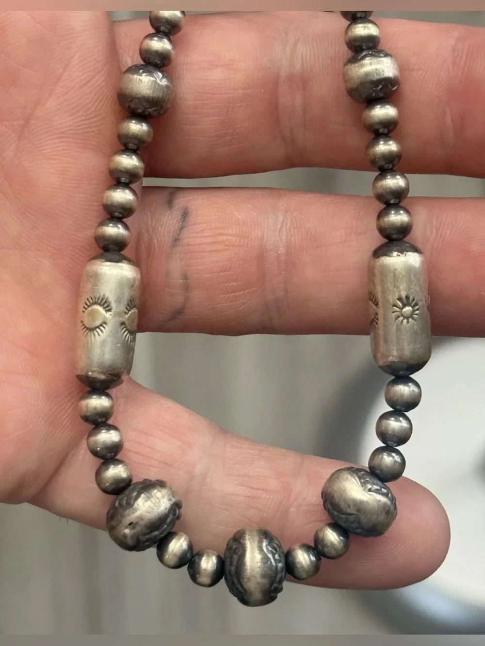 STERLING SILVER NAVJO PEARL HAND STAMPED BARREL GRADUATED BEADED NECKLACE .925